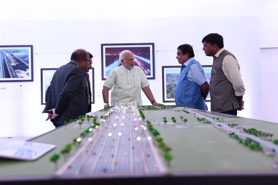 There are eight solar power plants along the Expressway having a capacity of 4 MW. PM Narendra Modi,Narendra Modi,Delhi-Meerut Expressway,Delhi-Meerut Expressway launch,Delhi-Meerut