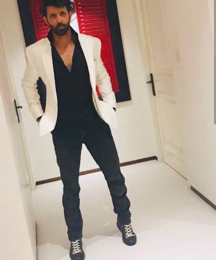 GQ Best Dressed party: Hrithik Roshan makes his teacher avatar sexy! -  Photos,Images,Gallery - 89595