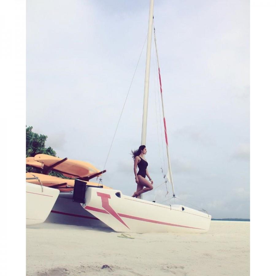 With her recent snaps, the fitness enthusiast left us speechless. The splendid scenario at the backdrop and an adorable Disha flaunting her toned body are a never to miss vision. Baaghi 2,Baaghi 2 actress,Disha Patani,Disha Patani bikini pics,Disha Patani bikini images,Disha Patani bikini photos,Disha Patani hot pics,Disha Patani hot images,Disha Patani hot stills,Disha Patani hot pictures