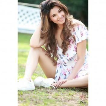 Daisy Shah, who is all set to play a pivotal role in Race 3 alongside Salman Khan has been winning over hearts from her Instagram posts. After her debut in 2014 with ‘Jai Ho’, the actress went- on to do films like ‘Hate Story 3‘ and ‘Bachchan', Daisy is all set to feature in ‘Race 3’ starring Salman Khan. Once known for her girl-next-door image, the actress has transformed into a Bold beauty. Obviously, we cannot miss out on her change from being fat to fit. Since her next is an action thriller, the actress was required to perform power-packed stunts and she did so. Daisy went through a rigorous training for the same. Her dedication for the movie went to an extent where the actress ended up with an injury later. Despite that, Daisy got back to her workout regime with full-force.