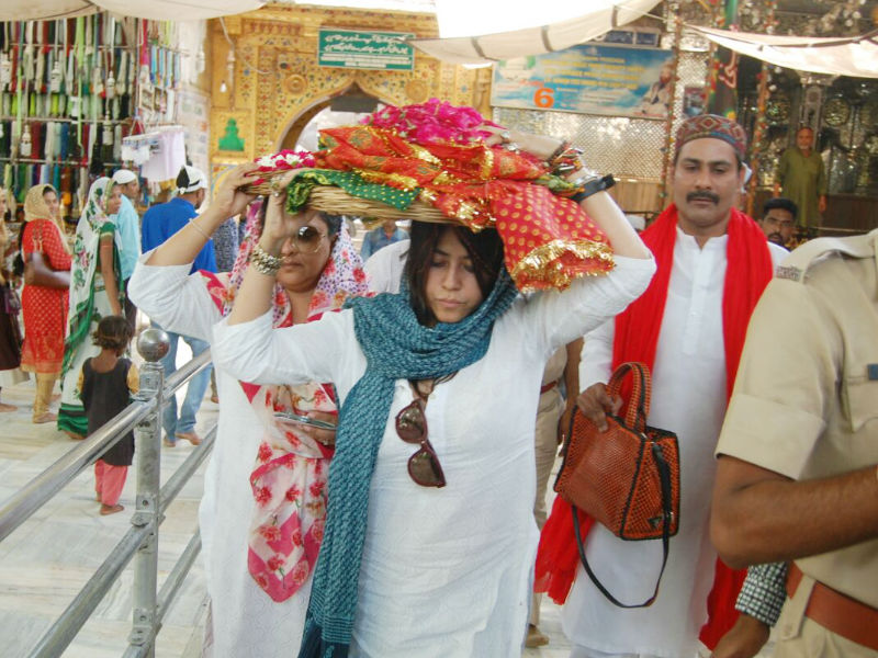 Filmmaker Ekta Kapoor, who has carved her niche in the entertainment industry visits Ajmer Sharif to seek blessings ahead of Veere Di Wedding's release week. The content queen not just sought blessing for her upcoming film but also for her television shows like Naagin 3 (Colors - launching 2nd June), Dil Hi Toh Hai (Coming Soon on Sony) and Qayamat Ki Raat (Coming soon on Star Plus). Ekta Kapoor has always been a staunch believer in god, and that has been visible by the way she takes to seek blessings before beginning anything new. In fact, there have been instances when she has walked all the way to the temple for the success of many of her shows. Ekta Kapoor,Filmmaker Ekta Kapoor,Veere Di Wedding,Veere Di Wedding release,Veere Di Wedding full movie,Ekta Kapoor visits Ajmer Sharif Dargah,Ajmer Sharif Dargah,Veere Di Wedding pics,Veere Di Wedding images