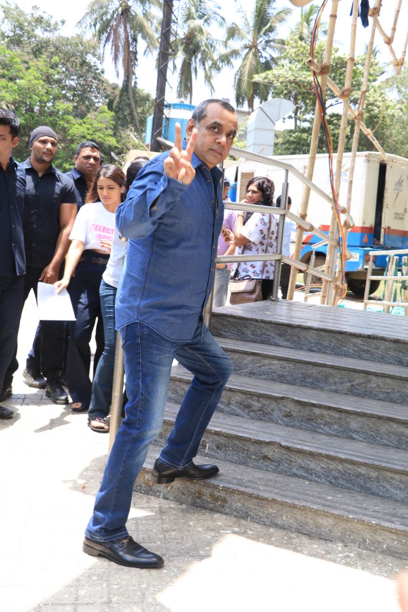 Paresh Rawal gets clicked on his arrival at Sanju Trailer launch in Mumbai. Ranbir Kapoor,Sonam Kapoor,Dia Mirza,Vicky Kaushal,Paresh Rawal,Sanju Trailer launch,Sanju,Sanju Trailer,Sanju Trailer launch pics,Sanju Trailer launch images,Sanju Trailer launch photos,Sanju Trailer launch pictures,Manisha Koirala
