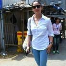 Yami Gautam has been busy prepping for her role in Uri, the Aditya Dhar film that is based on the Uri attacks of 2016. She has also simultaneously resumed her prep for Batti Gul Meter Chaalu which recently resumed it's shoot in Mumbai. Yami plays a pivotal role in the film as a lawyer alongside Shahid Kapoor And the film also stars, Shraddha Kapoor. It is directed by Shree Narayan Singh and discusses the discrepancies of electric billing in small towns. Yami headed to court yesterday to watch a Vacation Bench Session taking place. After being informed by her lawyer friend on when the session will be held, She made way to the Bombay High court to see what happens in the proceedings and how the prosecution and defense fight for their viewpoint.