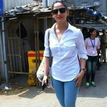 Yami Gautam has been busy prepping for her role in Uri, the Aditya Dhar film that is based on the Uri attacks of 2016. She has also simultaneously resumed her prep for Batti Gul Meter Chaalu which recently resumed it's shoot in Mumbai. Yami plays a pivotal role in the film as a lawyer alongside Shahid Kapoor And the film also stars, Shraddha Kapoor. It is directed by Shree Narayan Singh and discusses the discrepancies of electric billing in small towns. Yami headed to court yesterday to watch a Vacation Bench Session taking place. After being informed by her lawyer friend on when the session will be held, She made way to the Bombay High court to see what happens in the proceedings and how the prosecution and defense fight for their viewpoint.