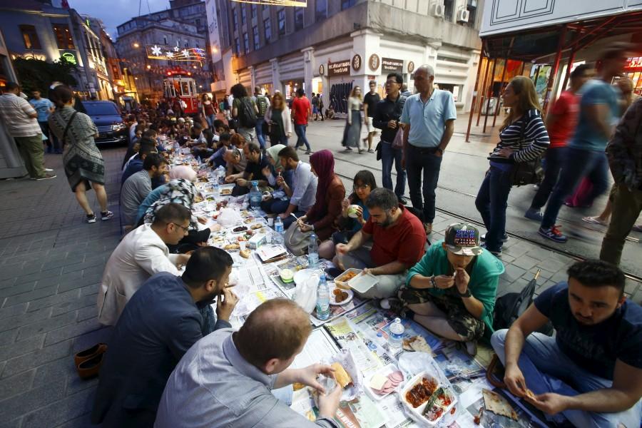 People prepare to break their fast on the first day of the holy month of Ramadan, near Taksim Square in Istanbul, Turkey. Ramadan 2018,Ramadan,happy Ramadan,Ramadan fasting,breaking their fast,people breaking their fast,Ramadan 2018 pics,Ramadan 2018 images,Ramadan 2018 stills,Ramadan 2018 pictures,iftar,ramadan iftar