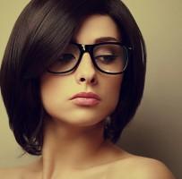 Tips to attract men,things in woman that men like,woman with smiling face,woman wearing glasses,woman's glasses attract men