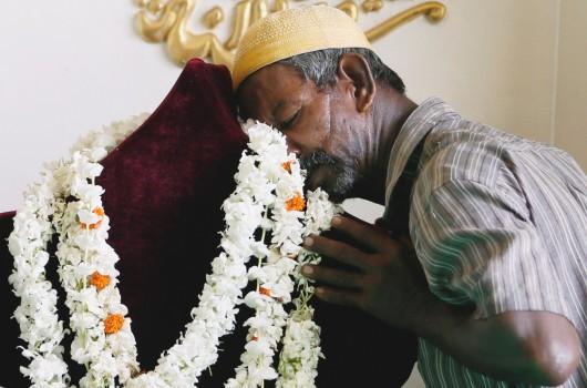 A Muslim man prays on the Friday prayer during the holy month of Ramadan at a mosque in Colombo, Sri Lanka June 1, 2018.