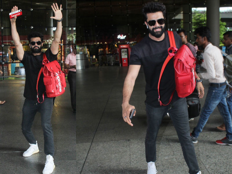 Actor and host Maniesh Paul, who is known for his comic timing, was recently spotted at Mumbai airport carrying an expensive bag worth Rs 2 lakh. Karan Johar,Manish Paul,Manish Paul expensive bag,Manish Paul costly bag,Manish Paul pics,Manish Paul airport look,Manish Paul images,Manish Paul stills,Manish Paul pictures