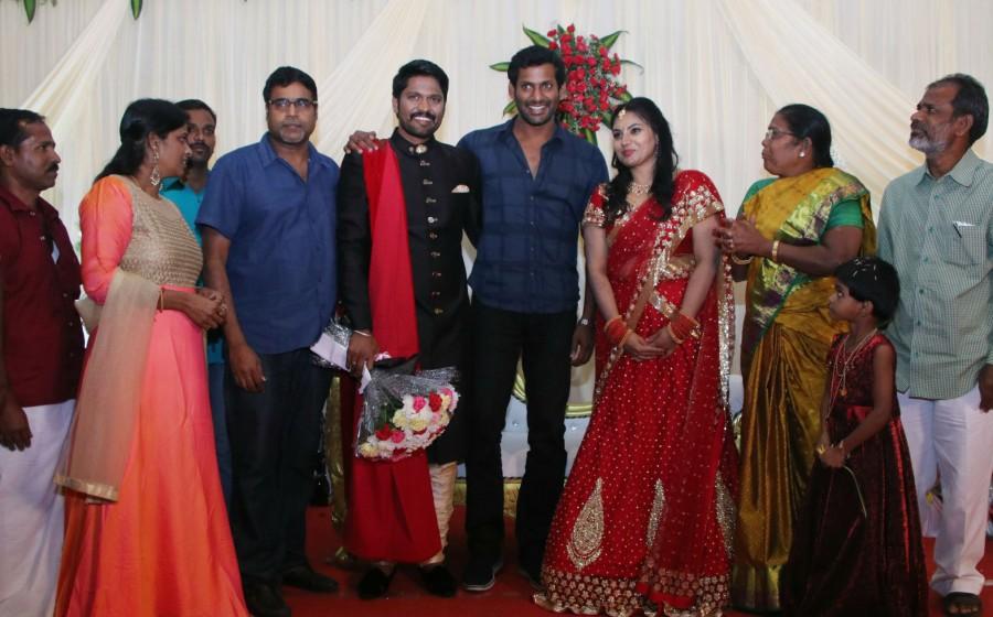 Vishal poses for the photographers as he arrives for the wedding reception of Soundararaja and Tamanna in Chennai. Vishal,Vijay Sethupathi,Vijay Antony,Arya,Bharath,Soundararaja and Tamanna,Soundararaja and Tamanna wedding receptionk,Soundararaja and Tamanna wedding reception pics,Soundararaja and Tamanna wedding reception images