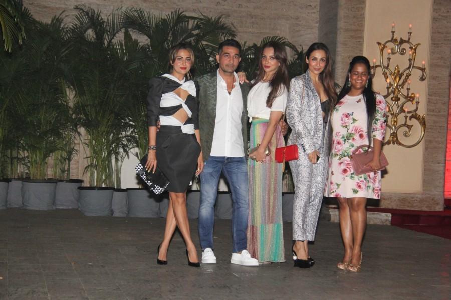 Amrita Arora, Shakeel Ladak, Seema Khan, Malaika Arora and Arpita Khan at Natasha Poonawalla's party in Mumbai. Sonam Kapoor-Anand Ahuja,Jacqueline Fernandez,Karan Johar,Natasha Poonawalla's house party,Natasha Poonawalla house party,Celebs at Natasha Poonawalla house party,Natasha Poonawalla,Natasha Poonawalla house party pics,Natasha Poonawalla house party i