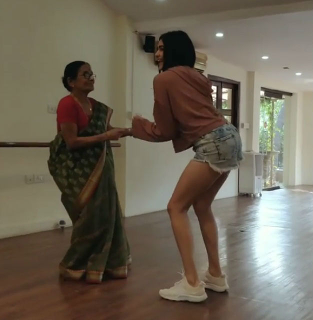 Adah Sharma dancing with her grandmother to 'Bom Diggy Diggy' song is the most aww-dorable thing you will see today. Adah Sharma,Adah Sharma with her grandmother,Adah Sharma dancing with her grandmother,Adah Sharma dancing with grandmother,Adah Sharma dance
