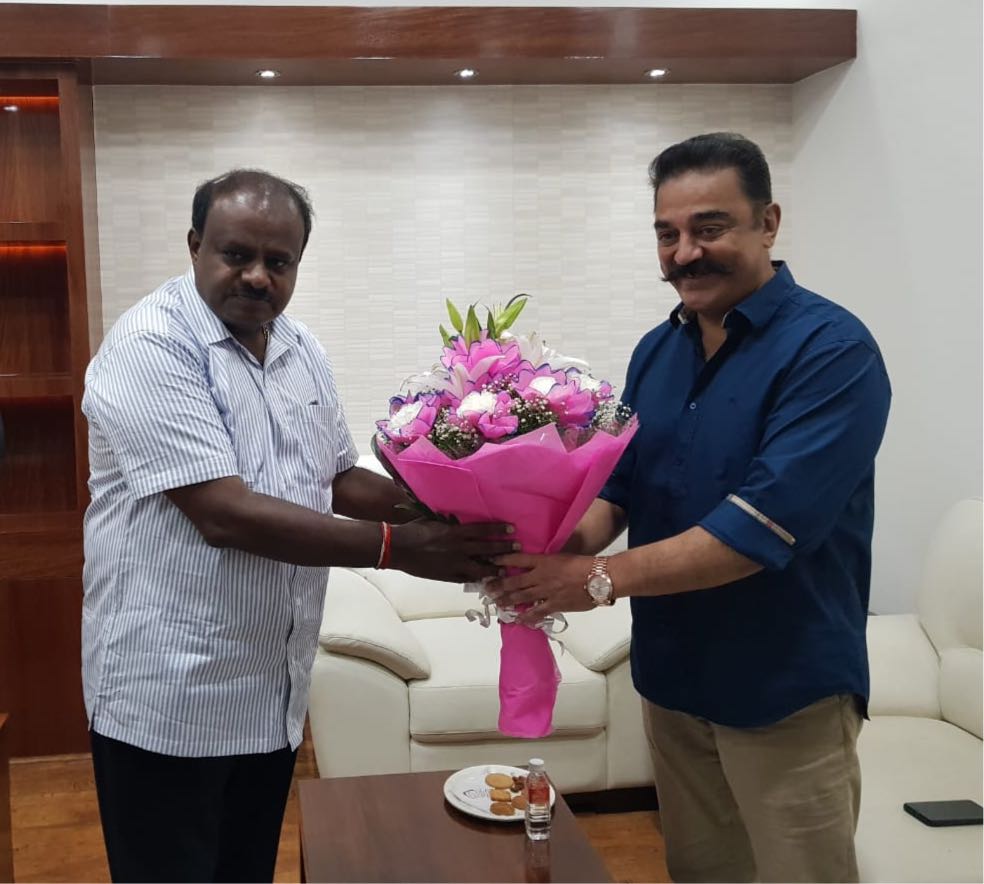 Tamil actor-turned-politician Kamal Haasan on Monday met Karnataka Chief Minister H.D. Kumaraswamy and discussed the issue of Cauvery river water sharing with neighbouring Tamil Nadu. Kumaraswamy told reporters here: "We (Kamal and I) discussed the issue of the (Cauvery) Water Management Board. Both Karnataka and Tamil Nadu maintain a cordial relationship over the Cauvery issue and it will be solved through mutual understanding." The Central government on June 1 notified the Cauvery Water Management Authority (CWMA) to implement the sharing of water between the southern states. "Farmers of both Karnataka and Tamil Nadu are equally important," the Chief Minister said after meeting the Makkal Needhi Maiam party chief at his home office. Kamal said the water sharing issue can be resolved if the states come together for dialogue. "Court should be the last resort. If the people of Tamil Nadu and Karnataka come together, the issue can be resolved," he said. Tamil Nadu would like to see the setting up of the CWMA expedited, he added. Makkal Needhi Maiam president Kamal Haasan,Kamal Haasan,Kamal Haasan with Kumaraswamy,Kamal Haasan meets Kumaraswamy,Kumaraswamy,HD Kumaraswamy,CM Kumaraswamy