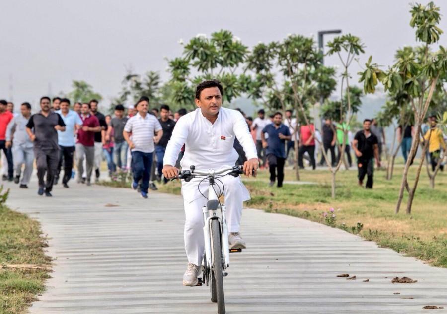 Having vacated his sprawling official bungalow day back following the Supreme Court's orders, former Uttar Pradesh Chief Minister Akhilesh Yadav on Monday hit the streets of the state capital on his high-end sports bicycle and went straight to the Gomti Rover Front, a dream project of his tenure, which now stands stalled. The Samajwadi Party (SP) chief pedaled his way to the river front and played cricket for around 20 minutes there. Not only did he give the youngsters a run for their money, hitting some big shots, the 45-year-old also took pot shots at the Yogi Adityanath government and expressed hope that now that his official residence is vacated the state BJP government would do something meaningful for the people. Akhilesh Yadav,CM Akhilesh Yadav,Former CM Akhilesh Yadav,Akhilesh Yadav cycling,Akhilesh Yadav plays cricket,Akhilesh Yadav playing cricket,Akhilesh Yadav in Lucknow
