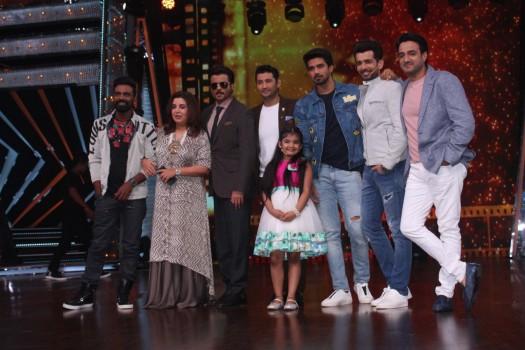 Actors Anil Kapoor, Saqib Saleem, director Remo D'Souza along with choreographer-filmmaker Farah Khan during the promotion of their upcoming film Race 3 on the sets of Dance India Dance Li'l Masters in Mumbai. Coming Eid will mark the return of Bollywood Superstar Salman Khan and action in the Blockbuster Race franchise. The third installment of the action entertainer will feature Salman Khan along with Jacqueline Fernandez, Anil Kapoor, Bobby Deol, Daisy Shah, Saqib Saleem and Freddy Daruwala. The trailer and Behind the scenes of the film showcase that the makers of Race - Director Remo D'souza has left no stone unturned to make the third outing of the Race franchise an action spectacle, with producers Ramesh Taurani and Salman Khan completely backing their director's vision.