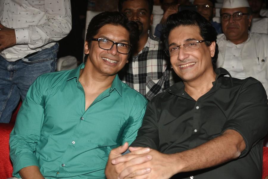 Shaan and Shiamak Davar at Bhamla Foundation's World Environment Day celebrations at Carter Road. Asif Bhamla,Meraj Husain,Aaditya Thackeray,Siddhanth Kapoor,Daboo Malik,Shaan,Shiamak Davar,Armaan Malik,Rahul Kanal,philanthropist Dr Aneel Kashi Murarka