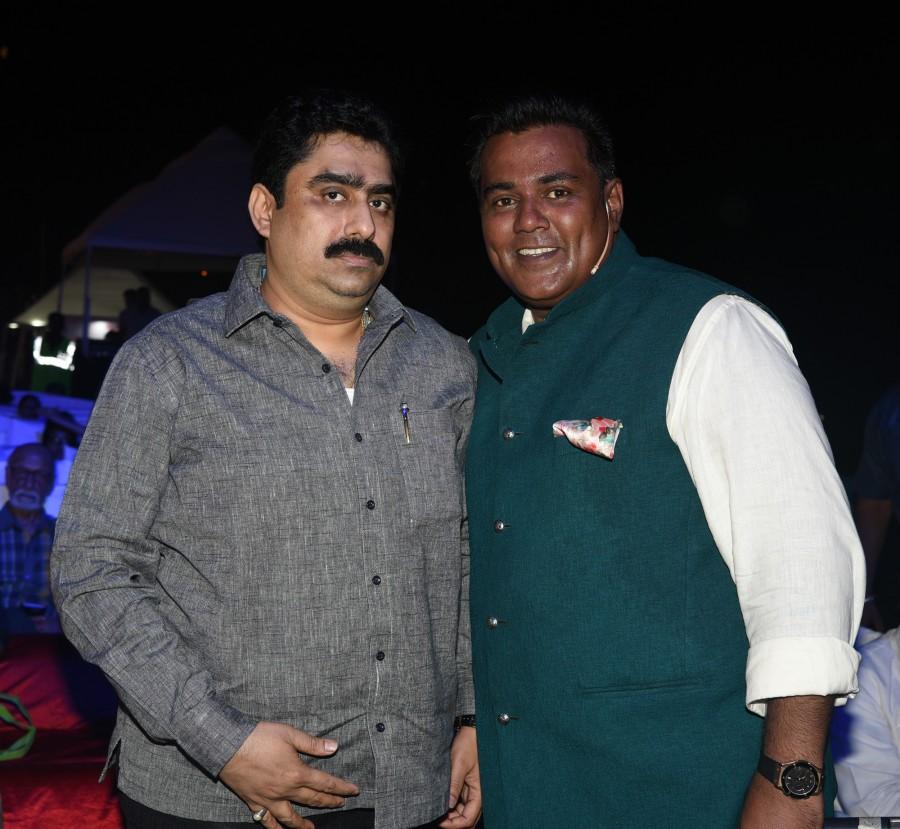 Sanjay Dina Patil and Meraj Husain at Bhamla Foundation's World Environment Day celebrations at Carter Road. Asif Bhamla,Meraj Husain,Aaditya Thackeray,Siddhanth Kapoor,Daboo Malik,Shaan,Shiamak Davar,Armaan Malik,Rahul Kanal,philanthropist Dr Aneel Kashi Murarka