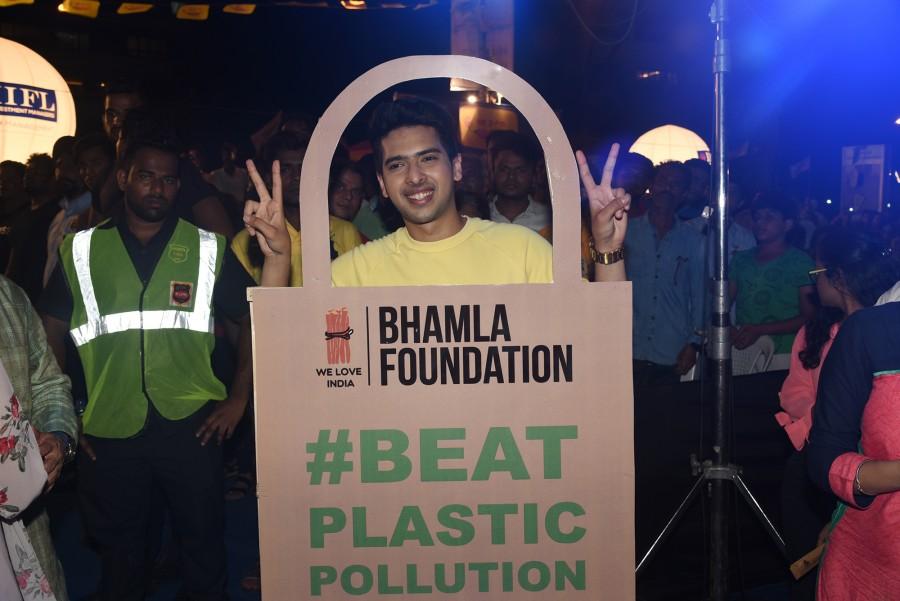 Armaan Malik at Bhamla Foundation's World Environment Day celebrations at Carter Road. Asif Bhamla,Meraj Husain,Aaditya Thackeray,Siddhanth Kapoor,Daboo Malik,Shaan,Shiamak Davar,Armaan Malik,Rahul Kanal,philanthropist Dr Aneel Kashi Murarka