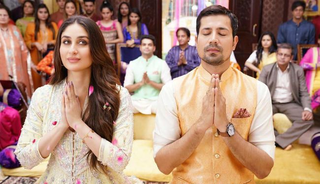 Sumeet Vyas and Kareena Kapoor Khan: The most unusual Jodi of the year 2018 was for the recently released film Veere Di Wedding where actor Sumeet Vyas was paired opposite the gorgeous Kareena Kapoor Khan. Sumeet played Kareena's fiancé in the film and they both looked refreshing as a couple. Sumeet as a boyfriend to Kareena in the film was well received by the audience. Irrfan Khan and Deepika Padukone,Sumeet Vyas and Kareena Kapoor Khan,Akshay Kumar and Radhika Apte,Vicky Kaushal and Alia Bhatt,Vidya Balan and Manav Kaul,unconventional onscreen couples,onscreen couples