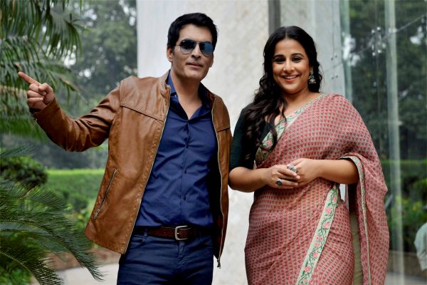 Vidya Balan and Manav Kaul: Another unusual pairing that brought freshness to the cinematic experience was the pairing of Vidya Balan and Manav Kaul in the film Tumhari Sulu. Though the entire film belonged to Vidya in the titular role, it was Manav who complimented Vidya, by playing her husband in the film. They both looked real in the film and performed well in every scene without ever making it obvious to the audience that they weren't a likely match. Irrfan Khan and Deepika Padukone,Sumeet Vyas and Kareena Kapoor Khan,Akshay Kumar and Radhika Apte,Vicky Kaushal and Alia Bhatt,Vidya Balan and Manav Kaul,unconventional onscreen couples,onscreen couples