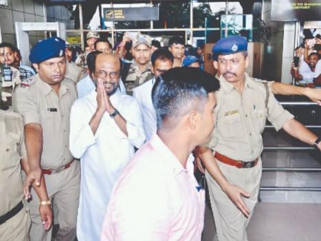 A frenzied, thousand strong crowd wildly cheered and called out his name as Tamil superstar Rajinikanth stepped out of the airport terminal at Bagdogra near here on Wednesday on his first shooting assignment in the northern West Bengal hills. Sporting a white linen kurta, the actor, who enjoys a demigod status in large parts of south India, had a tough time boarding the steel grey Fortuna car a few metres away, amid the thunderous cries and frantic bids to capture his movements on mobile camera. Rajinikanth seemed bowled over by the reception. 