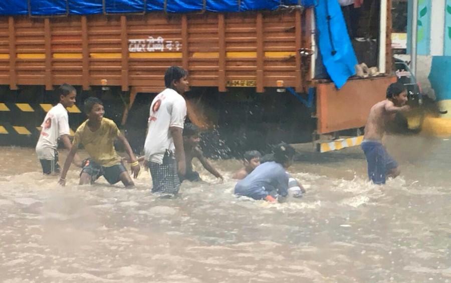 According to media reports, services of local trains have also been affected on the Central line running 15 to 20 minutes late and 20 to 25 minutes on Western line. Heavy rain,Heavy rain in Mumbai,Mumbai heavy rain,Maharashtra
