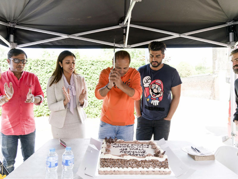 After 8 years, producer and director Vipul Amrutal Shah is set for his next directorial venture Namaste England starring Arjun Kapoor and Parineeti Chopra in lead roles. The director who is currently shooting in London had a working birthday as he had to wrap up their London schedule on time. However, the cast and crew have planned dual celebrations to mark the director’s 51st birthday and also the wrap-up schedule for the actors. The production department have also coordinated with Vipul’s family and wife Shefali Shah to join them for dual celebrations who have flown down from various parts of the world. The production unit had an early morning shoot today and the UK crew working on the film had also planned a surprise from their end for the Vipul Amrutal Shah. Arjun Kapoor and Parineeti Chopra,Arjun Kapoor,Parineeti Chopra,Vipul Amrutlal,Vipul Amrutlal birthday,Vipul Amrutlal birthday celebration,Namaste England,Namaste England on the sets