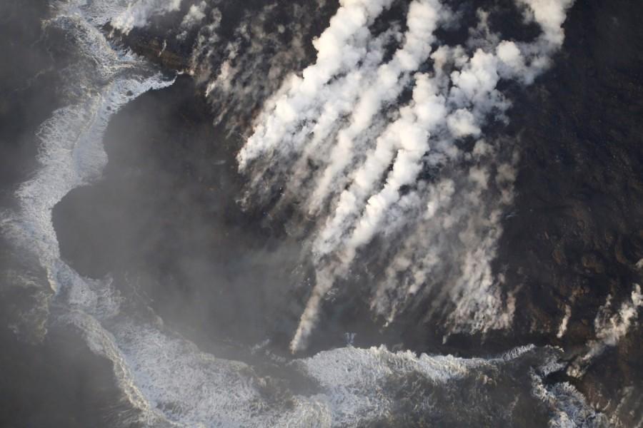 Lava flows into the Pacific Ocean in the Kapoho area, east of Pahoa, during ongoing eruptions of the Kilauea Volcano in Hawaii, U.S., June 5, 2018. Kilauea Volcano,Kilauea volcano eruption,Kilauea volcano lava,Kilauea volcano lava flow,Hawaii's Kilauea volcano