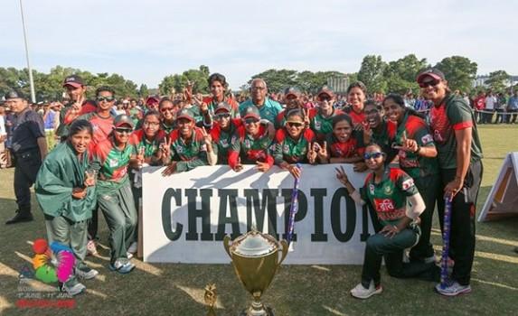 Six-time defending champions India suffered a three-wicket defeat against Bangladesh in the final of the Women's Asia Cup Twenty20 cricket tournament at the Kinrara Academy Oval here on Sunday. After India scored 112/9, thanks to Harmanpreet Singh's 56, Bangladesh managed to get over the line in the final ball of their innings. Bangladesh were in control for the major part of the match. Even after Nigar Sultana (27 off 24) got out in the second ball of the 16th over, when Bangladesh were 83/4, Rumana Ahmed (23 off 22) did well to bring down the required runs to 13 off the last two overs. In the penultimate over, Deepti Sharma gave away only four runs, keeping India in the match. In the first three deliveries of the final over, delivered by Harmanpreet, Bangladesh got six runs, including a boundary from Rumana. Harmanpreet made it a pulsating affair by removing Sanjida Islam (7) and Rumana -- a victim of run out, in the fourth and fifth deliveries. Rumana was stopped from reaching for her second run in the penultimate delivery, meaning Bangladesh needed two runs from the last ball. Jahanara Alam scampered for two runs off the final ball to seal Bangladesh's first title in the continental championship which had seen India winning every title since its inception in 2004. Bangladesh had earlier in the week defeated India by seven wickets -- which was their first win over the sub-continental giants in any format. In the final, having elected to field, Bangladeshi bowlers justified their captain Salma Khatun's decision as they reduced India to 32/4 in the first nine overs. Salma effected a run out of opener Smriti Mandhana (7) in the first delivery of the fourth over before right-arm medium pacer Jahanara Alam rattled the stumps of Deepti Sharma (4) in the seventh over.