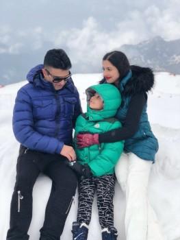 Bhushan Kumar, who recently treated the audiences with blockbusters like Sonu Ke Titu Ki Sweety and Raid  has taken some time out to reminisce the snow clad regions of Europe with his wife Divya Khosla Kumar and their son. The producer definitely is enjoying the much needed break. The producer who is enjoying the good times in the movies, started off the first half of the year by delivering such massive hits. The producer took off on a 10-day trip starting from snow-clad Mount Titlis (Switzerland) and a drive to different cities in Italy leading them back to Zurich (Switzerland). The producer and his family also hiked through the MT. Titlis and explored the neighboring cities walking. The trip turned more enjoyable when the fam indulged in some snow- tubing in the cable car to cross over and enjoy the view.