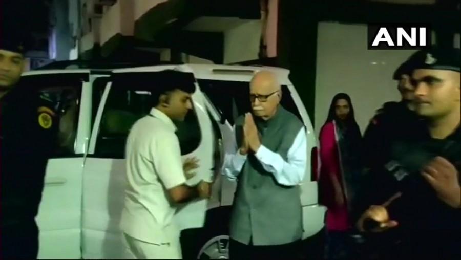 Union Home Minister Rajnath Singh & senior BJP leader LK Advani arrive at All India Institute of Medical Sciences (AIIMS) to visit former PM Atal Bihari Vajpayee. Narendra Modi,Deve Gowda,Mohan Bhagwat,Vaiko,Rajnath Singh,former PM,Atal Bihari Vajpayee,Atal Bihari Vajpayee in AIIMS
