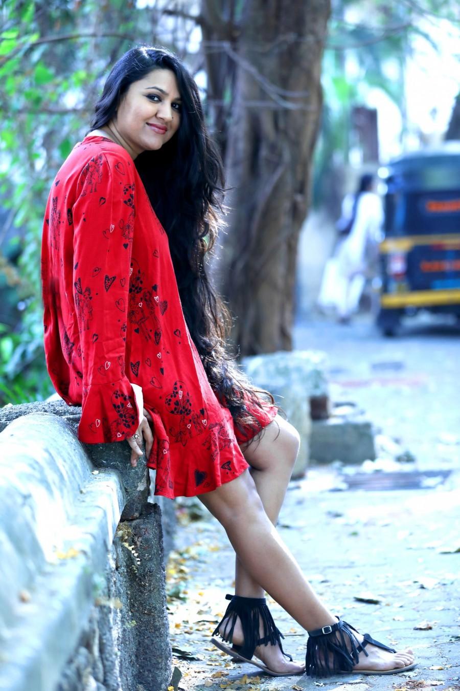 Singer Rajnigandha cut her 93 cms knee-length hair and the internet has some feels. Singer Rajnigandha,Rajnigandha,Rajnigandha hair cut,Rajnigandha knee-length hair,Rajnigandha haircut video,Rajnigandha haircut video pics,Rajnigandha haircut video images,Rajnigandha haircut video stills