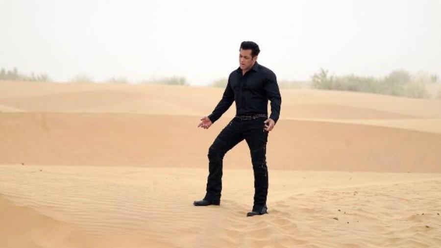 Salman Khan's Race 3 movie photos. Salman Khan,Jacqueline Fernandez,Salman Khan and Jacqueline Fernandez,Race 3,Race 3 review,Race 3 full movie,Race 3 movie photos,Race 3 movie pics,Race 3 movie images,Race 3 movie stills,Race 3 movie pictures