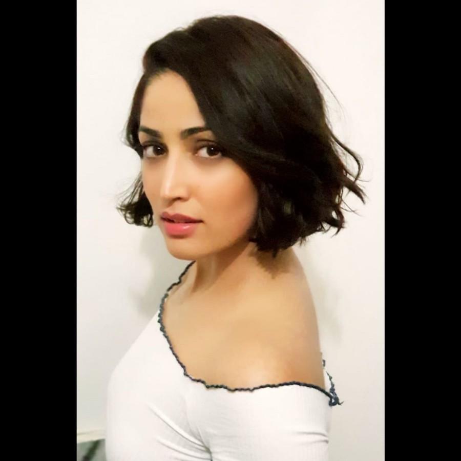 The actress looks extremely classy and now we cannot wait to see her complete look in the film, sporting this new hairdo. Yami Gautam,actress Yami Gautam,Yami Gautam new hair style,Yami Gautam hair style,Yami Gautam in URI,Uri,bollywoo movie Uri,Yami Gautam Uri,Uri movie stills,Uri movie pics,Uri movie images,Uri movie pictures