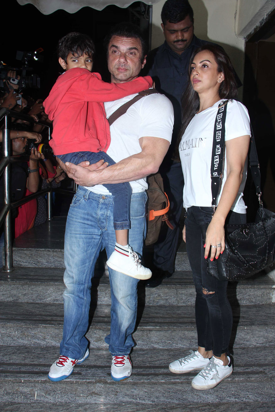 Sohail Khan with son Yohan Khan and wife Seema Khan at special screening of 'Race 3' in Mumbai. MS Dhoni,Sakshi Dhoni,Salman Khan,Jacqueline Fernandez,Daisy Shah,Seema Khan,Sajid Nadiadwala,Remo D'Souza,Anil Kapoor,Arhaan Khan,Race 3,Race 3 special screening,Race 3 special screening pics,Race 3 special screening images