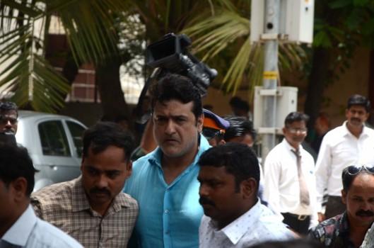 Bollywood actor Armaan Kohli, who is accused of assaulting his girlfriend, has been sent to judicial custody till June 26. The Bandra Court on Wednesday also rejected his bail application. The actor was arrested by Mumbai Police on Tuesday after his girlfriend, Neeru Randhawa, accused him of physically assaulting her. Furthermore, Randhawa was admitted to Kokilaben Dhirubhai Ambani hospital here on the same day.