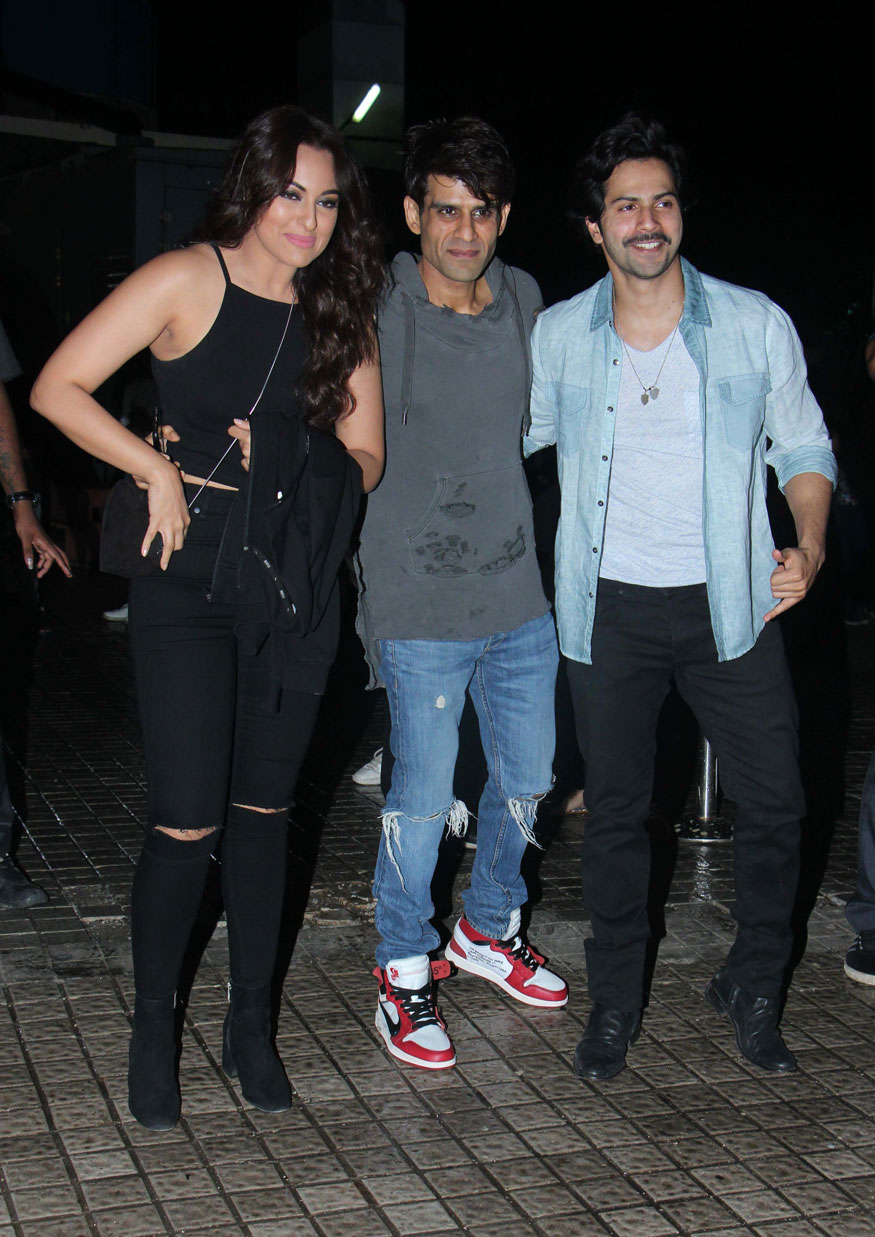 Sonakshi Sinha and Varun Dhawan pose together during Race 3 special screening in Mumbai. Ajay Devgn,Sonakshi Sinha,Tabu,Iulia Vantur,Salman Khan,Race 3,Race 3 special screening,celebs at Race 3 special screening,Race 3 special screening pics,Race 3 special screening images,Race 3 special screening stills,Race 3 special screening pictures
