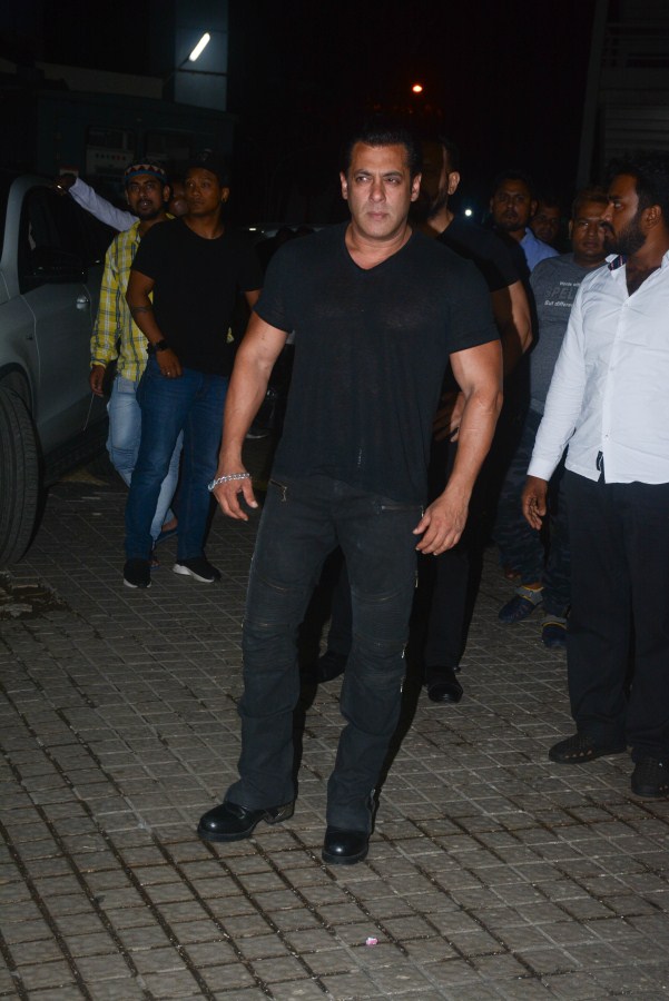Salman Khan gets clicked on his arrival during Race 3 special screening in Mumbai. Ajay Devgn,Sonakshi Sinha,Tabu,Iulia Vantur,Salman Khan,Race 3,Race 3 special screening,celebs at Race 3 special screening,Race 3 special screening pics,Race 3 special screening images,Race 3 special screening stills,Race 3 special screening pictures