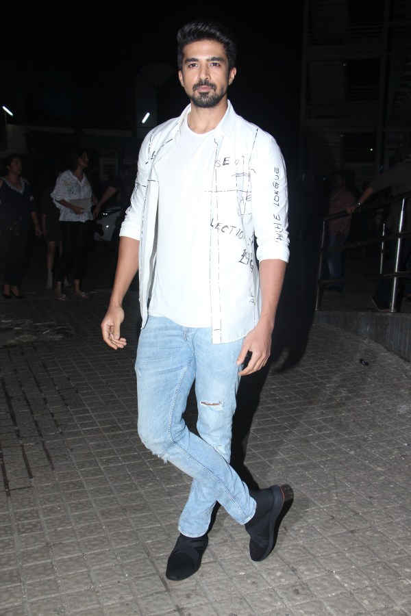 Saqib Saleem gets clicked on his arrival during Race 3 special screening in Mumbai. Ajay Devgn,Sonakshi Sinha,Tabu,Iulia Vantur,Salman Khan,Race 3,Race 3 special screening,celebs at Race 3 special screening,Race 3 special screening pics,Race 3 special screening images,Race 3 special screening stills,Race 3 special screening pictures