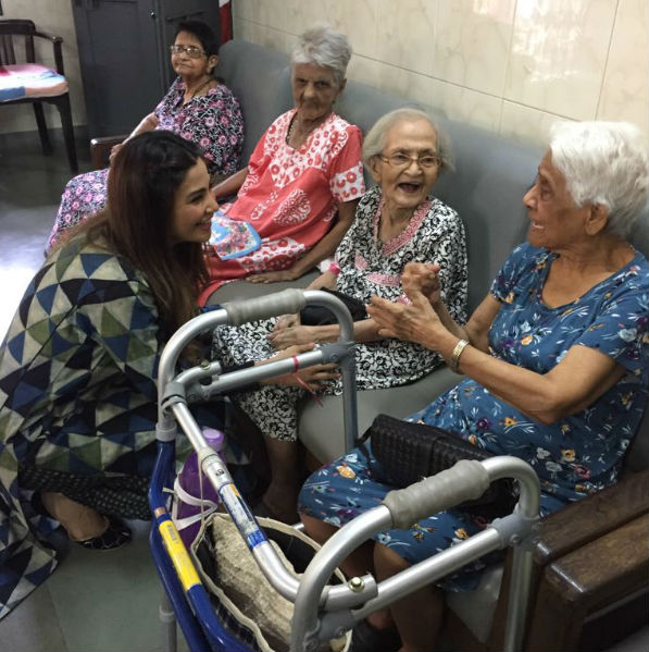Both the actors cleared their schedules to spend time with the elderly at St. Anthony Home for the aged and Ashray Home for children. They spent time with the elderly and spoke to them and their life. Later both the actors went on and met kids who're parents are HIV positive. Race 3,Daisy Shah and Saqib Saleem,Daisy Shah,Saqib Saleem,Race 3 sucess,Salman Khan