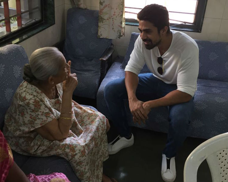 Race 3 team visit NGOs post the success of the film. Race 3,Daisy Shah and Saqib Saleem,Daisy Shah,Saqib Saleem,Race 3 sucess,Salman Khan