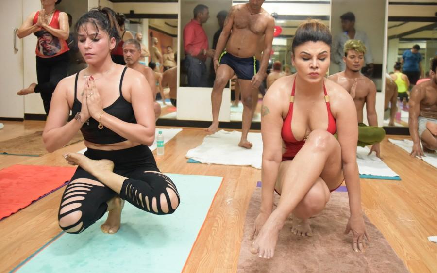 International Yoga Day: These memes on Rakhi Sawant's yoga aasanas