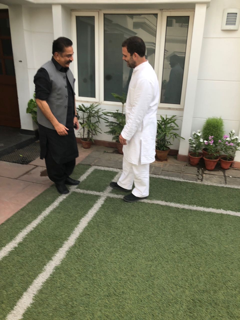 Earlier in the day, Haasan met Election Commission officials and expressed confidence that the process of registration of his political party will be done in around a week's time. Makkal Needhi Maiam chief,Makkal Needhi Maiam,Kamal Haasan,Congress President Rahul Gandhi,Rahul Gandhi,Kamal Haasan meets Rahul Gandhi