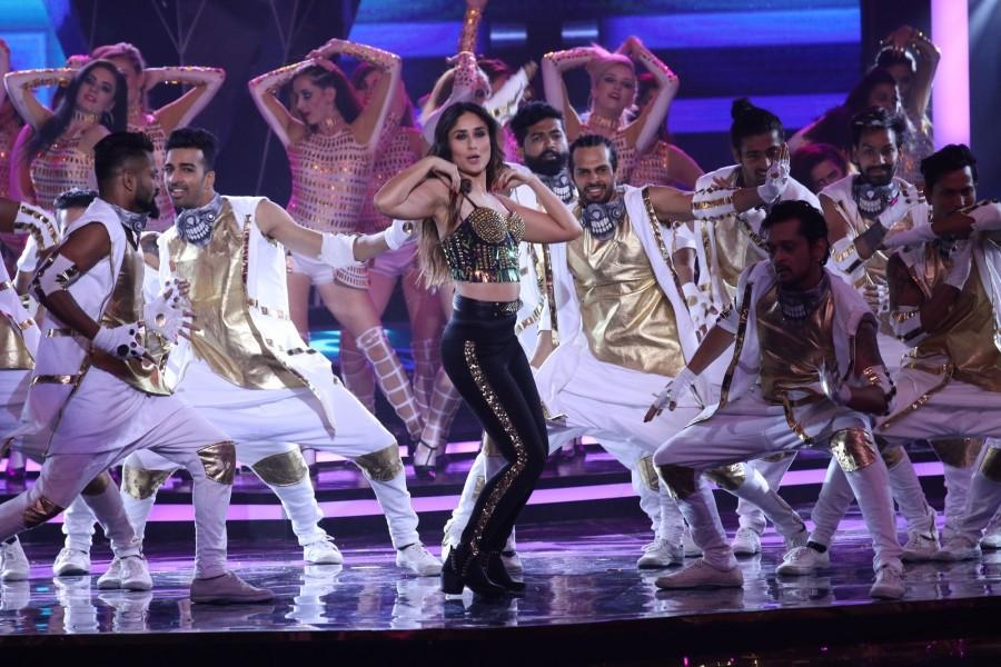 Actress Kareena Kapoor Khan at the Grand finale of Miss India 2018 in Mumbai on June 19, 2018. Kareena Kapoor Khan,Madhuri Dixit Nene,Jacqueline Fernandez,Manushi Chillar,Neha Dhupia,Rakul Preet,Miss India 2018 Finale,Miss India 2018 Finale pics,Miss India 2018 Finale images,Miss India 2018 Finale stills,Miss India 2018 Finale pictures