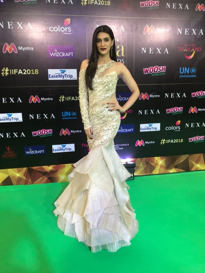 Kriti Sanon will be performing on her songs like Tukur Tukur, Ik Waari Aa, and MainTera Boyfriend, raising the curiosity of the audience. Kriti Sanon,actress Kriti Sanon,Kriti Sanon IIFA performance,IIFA performance,Celebs IIFA performance,IIFA awards,IIFA awards 2018