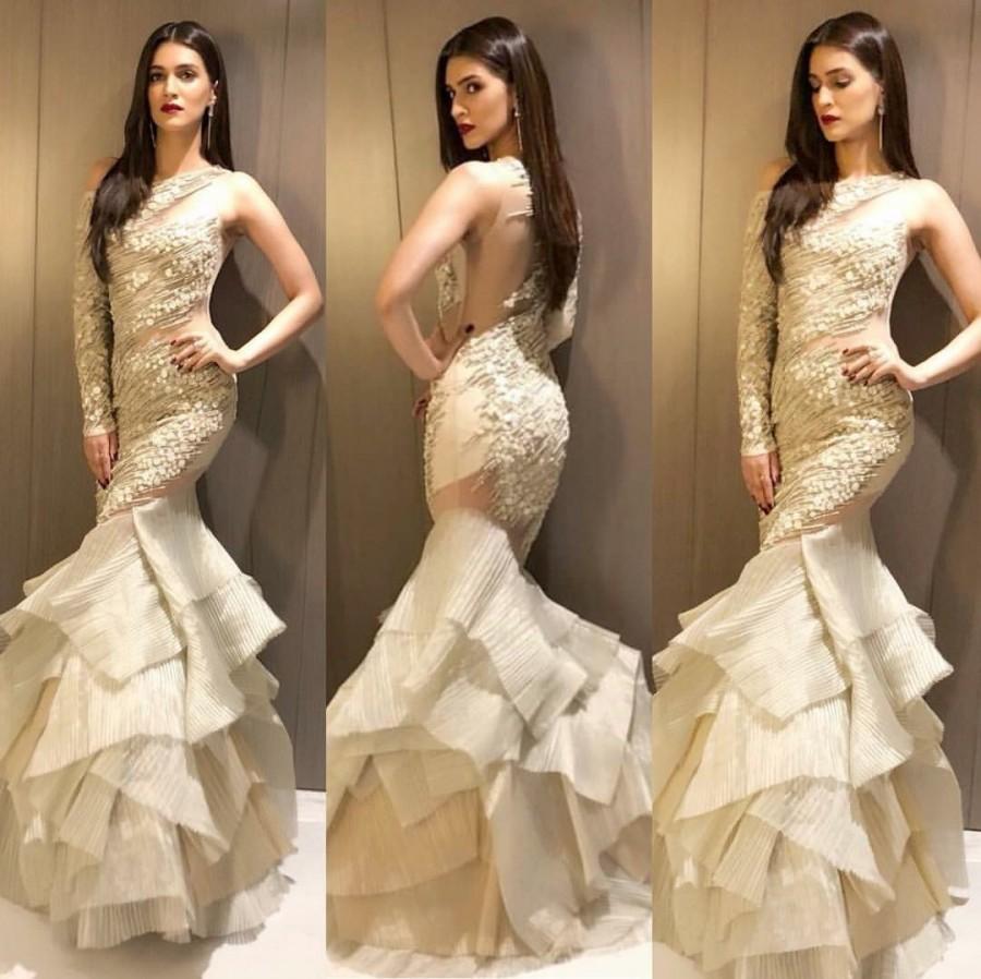 On the work front, Kriti Sanon is currently working on Arjun Patiala, Housefull 4 and will be also seen in Panipat. Kriti Sanon,actress Kriti Sanon,Kriti Sanon IIFA performance,IIFA performance,Celebs IIFA performance,IIFA awards,IIFA awards 2018
