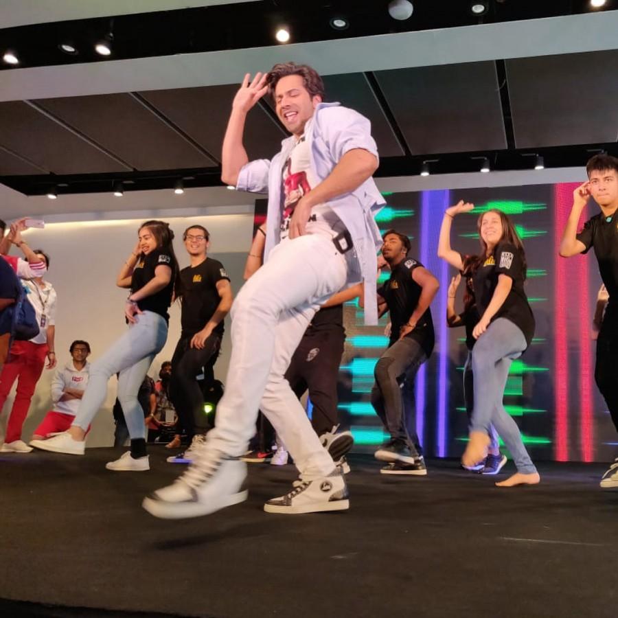 The "Badlapur" star also gave away six passes to his fans of the 19th edition of the International Indian Films Academy (IIFA) Weekend and Awards main gala, which will be held on Sunday. Varun Dhawan,actor Varun Dhawan,Varun Dhawan at IIFA Rocks 2018,Varun Dhawan at IIFA Rocks,IIFA Rocks 2018,IIFA Rocks red carpet,IIFA Rocks 2018 pics,IIFA Rocks 2018 images,IIFA Rocks 2018 stills,IIFA Rocks 2018 pictures,IIFA Rocks 2018 photos