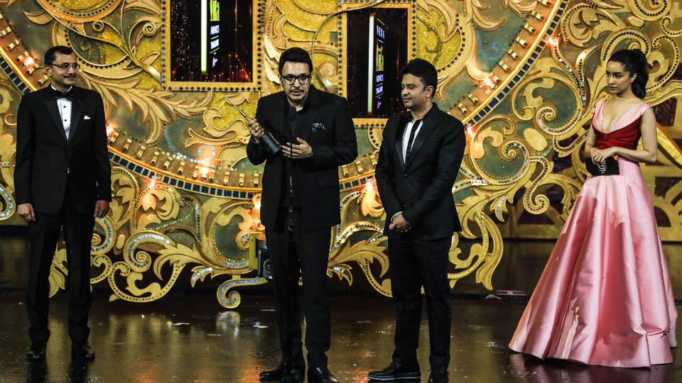 Actor Irrfan Khan and late veteran actress Sridevi were named the Best Actors at the 19th edition of the IIFA Awards, for their remarkable work in films "Hindi Medium" and "Mom", respectively. At a grand event on Sunday here at the Siam Niramit theatre, a story of an ambitious and enterprising housewife, "Tumhari Sulu" bagged the Best Picture honour, while Saket Chaudhary took back the Best Director Award. The award function also honoured late actors Vinod Khanna, Shashi Kapoor and Sridevi. The 2000-seater Siam Niramit theatre saw thousands of Bollywood fanatics coming to the event to catch a glimpse of their favourite stars. Irrfan Khan,Sridevi,sridevi kapoor,IIFA 2018,IIFA Awards 2018,veteran actress Sridevi,IIFA Awards winners,IIFA Awards winners list