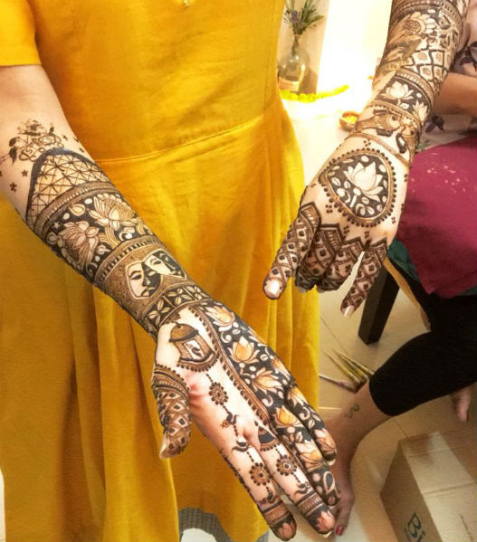 Shweta Tripathi,Shweta Tripathi Mehendi ceremony,Shweta Tripathi Mehendi ceremony pics,Shweta Tripathi Mehendi ceremony images,Shweta Tripathi Mehendi ceremony stils,Chaitanya Sharma,Shweta Tripathi wedding,Shweta Tripathi marriage