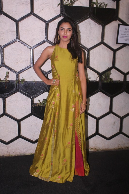 Shweta Tripathi and Chaitanya Sharma,Shweta Tripathi and Chaitanya Sharma wedding,Shweta Tripathi wedding,Chaitanya Sharma wedding,Kiran Rao,Guneet Monga,Akarsh Khurana,Neeraj Ghaywan,Sumeet Vyas,Shikha Talsania,Anand Tiwari,Vivaan Shah