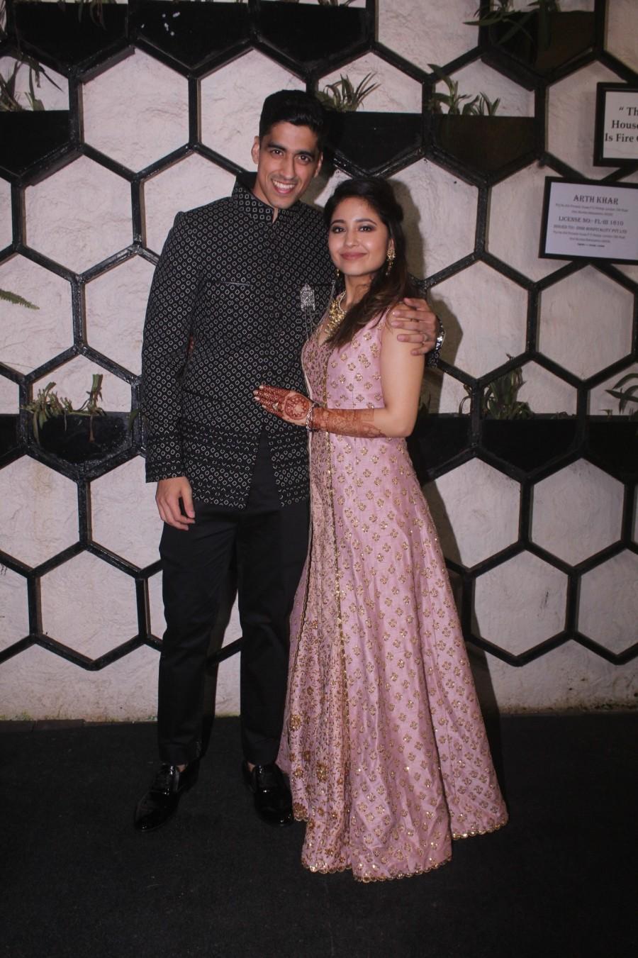 Shweta looked gorgeous in a custom made SVA by Sonam and Paras Modi. The couple danced the night away with their guests. Shweta Tripathi-Chaitanya Sharma wedding,Shweta Tripathi-Chaitanya Sharma marriage,Shweta Tripathi,Shweta Tripathi wedding,Shweta Tripathi marriage,Shweta Tripathi in pink dress